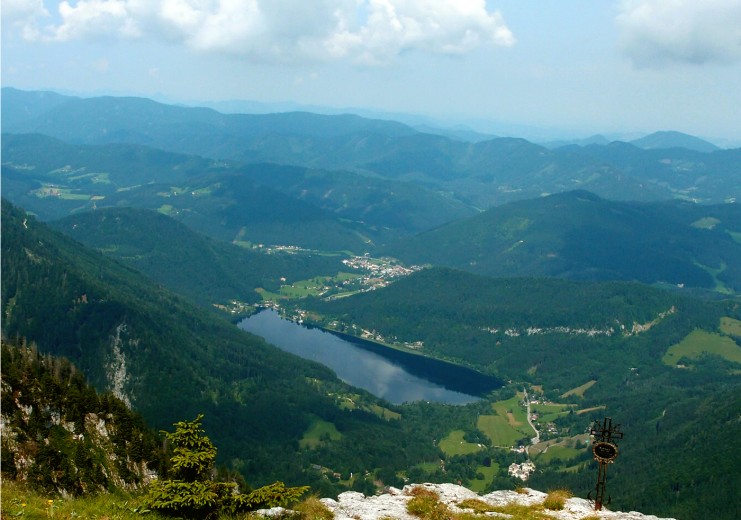 Blick vom Scheiblingstein auf Lunz am See, Lunzer See und Seehof