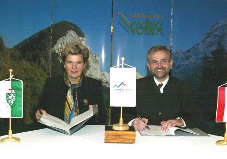Am 26. Oktober 2002, unterzeichneten Landeshauptfrau Klasnic und Minister Molterer die Gründung des Nationalparks Gesäuse.