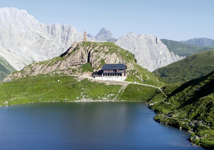 Wolayersee mit der gleichnamigen Hütte